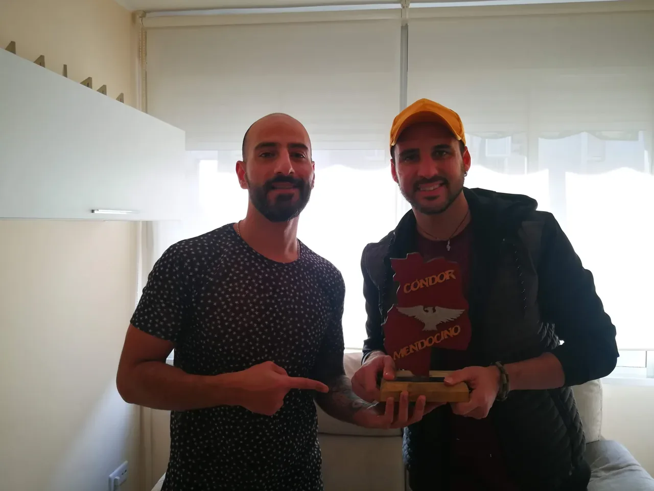 Alessandro Galas mit dem Cóndor-Mendocino-Preis bei der Übergabe